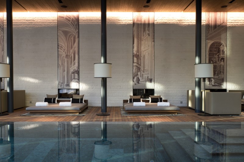 Indoor Pool Lounges ©The Chedi Andermatt